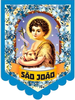 Estandarte junino azul com a imagem de São João menino segurando um cordeiro e uma cruz, emoldurado por flores, com a inscrição “São João”.